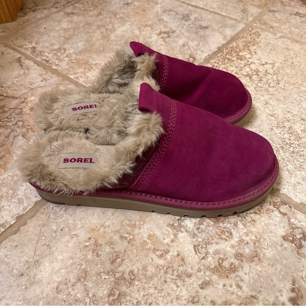Sorel Women's plum purple Fur-Lined slip on shoes slippers size 8